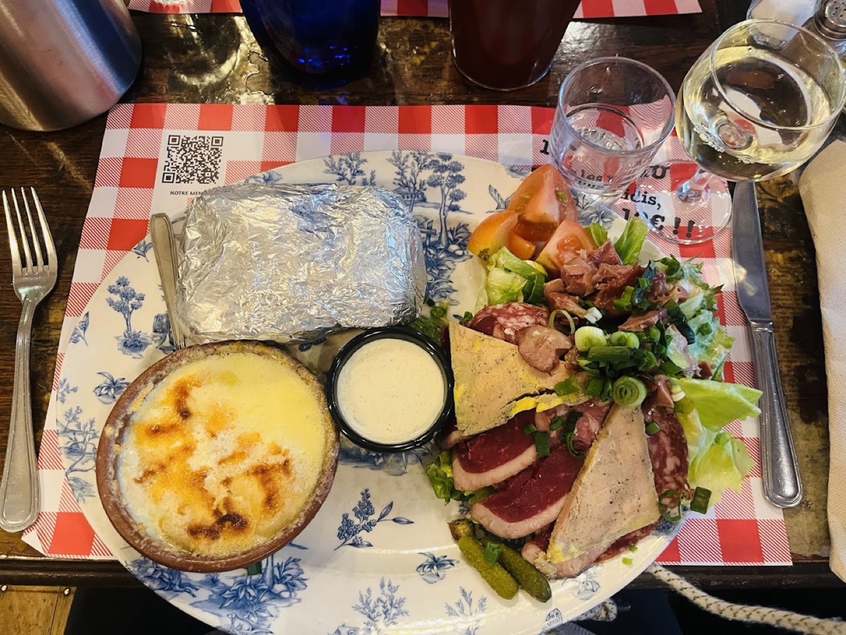 Plateau de fromages affinés sur ardoise