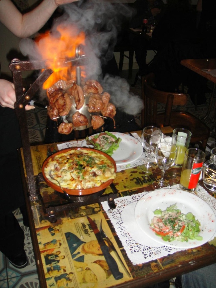 La Potence — brochettes flambées au feu vif